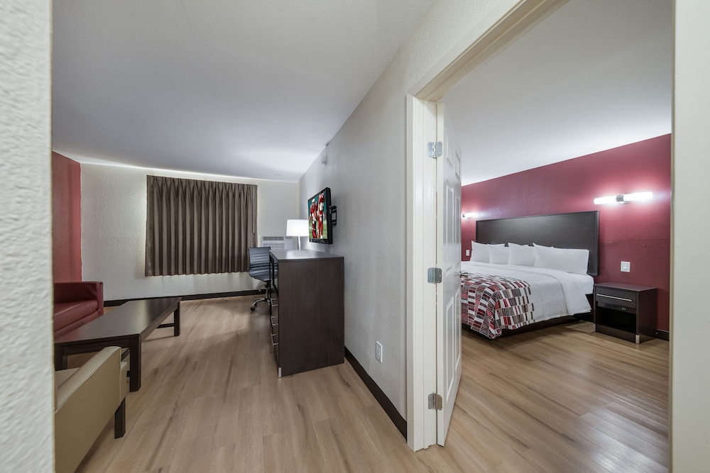 Suite, 1 King Bed, Non Smoking - Photo 4