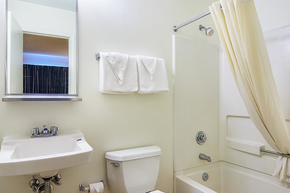 Deluxe Suite, 2 Queen Beds, Non Smoking, Kitchenette - Photo 22