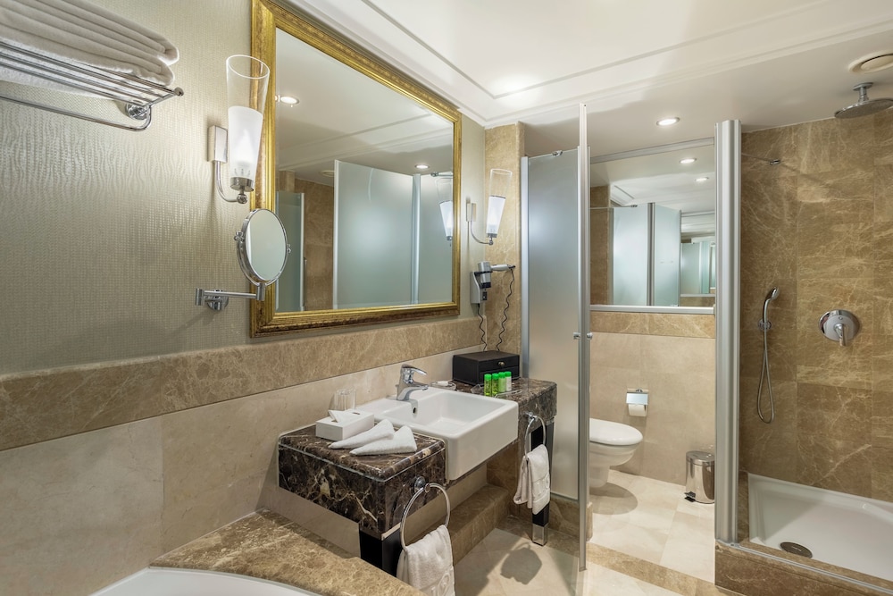 Suite, Corner photo 2