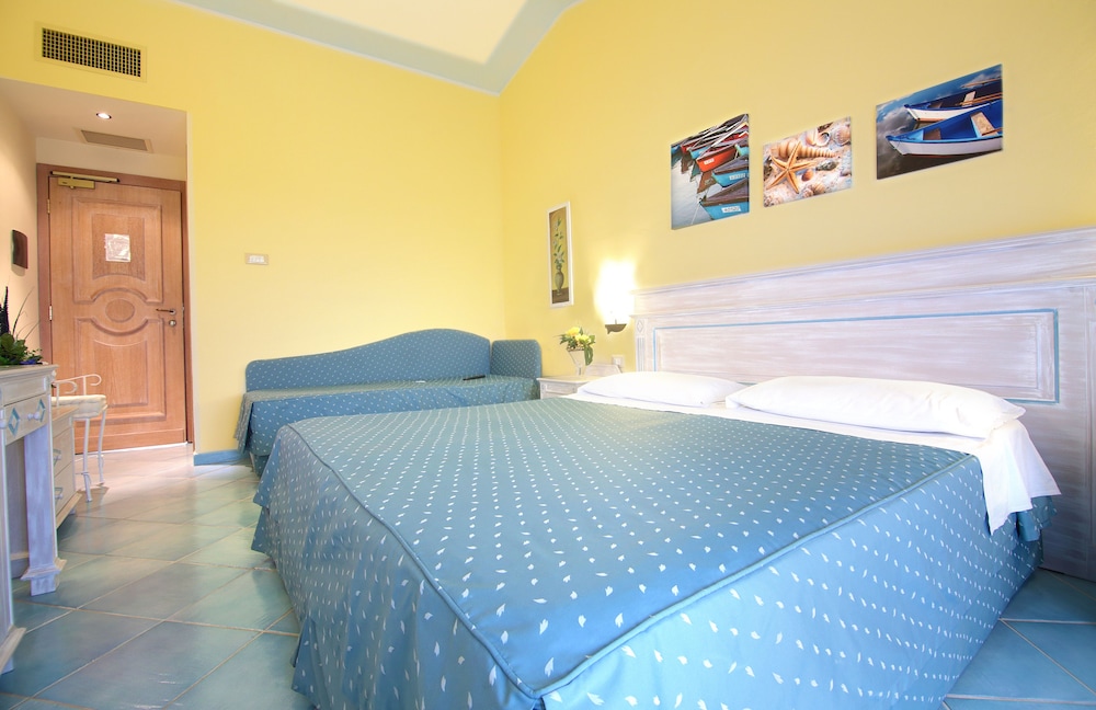Superior Quadruple Room, Garden View - Photo 1