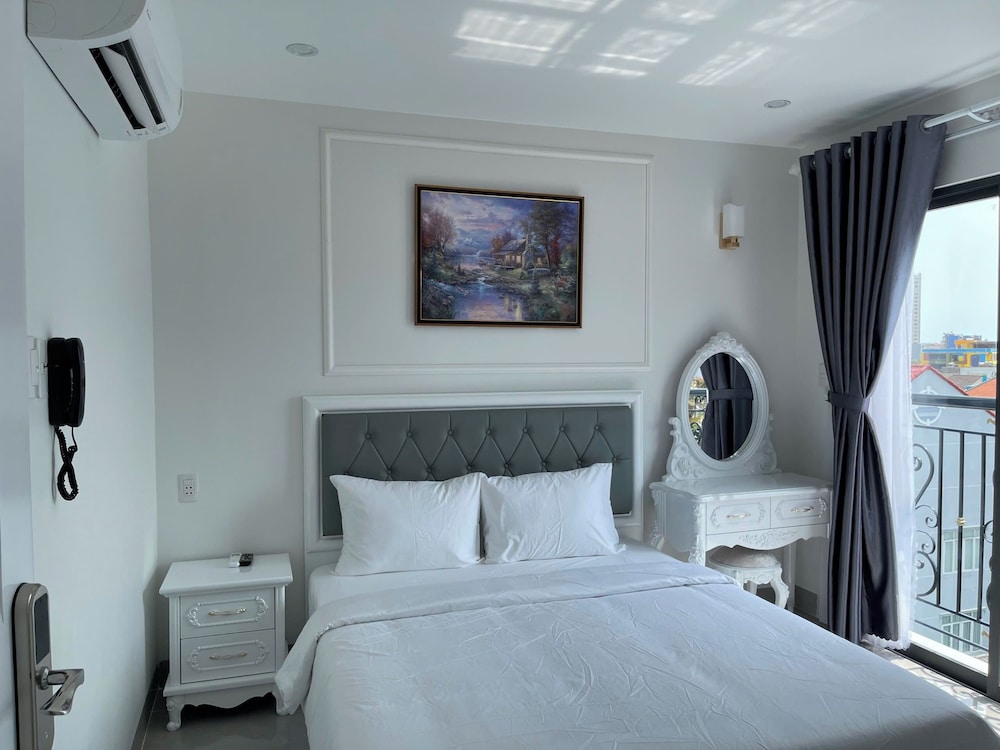 Deluxe Double Room with Balcony photo 3