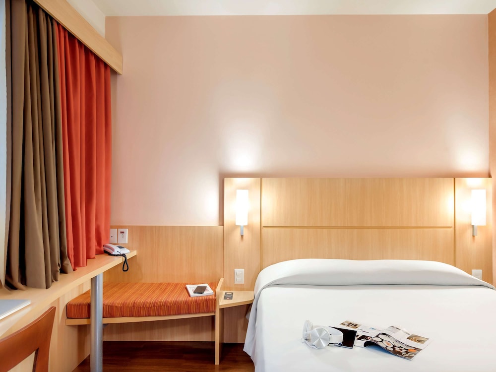 Standard Room, Multiple Beds - Photo 3