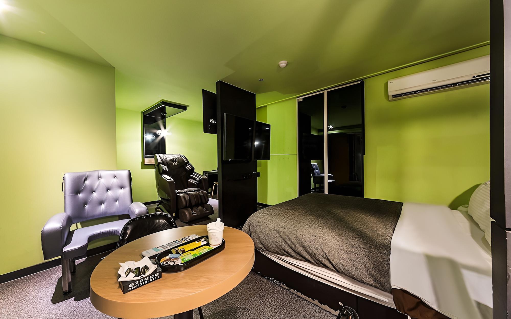 Room (VIP Jetted Spa Tub For 2 (Couple PC L) photo 1
