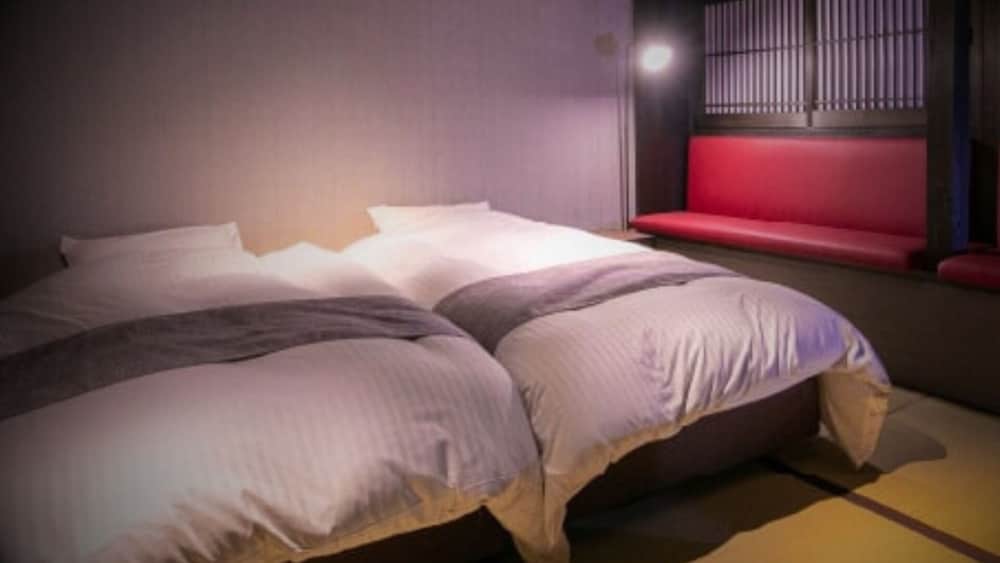 Superior Hollywood Twin Room with Simmons bed photo 2