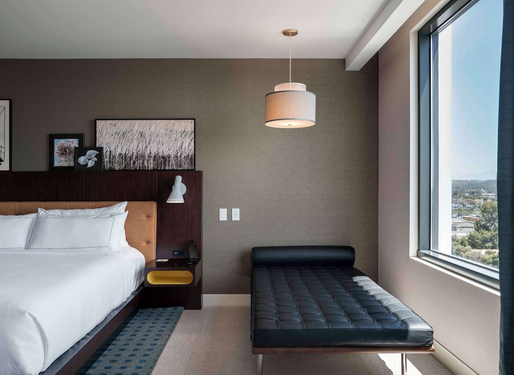 Suite, 1 Bedroom, Accessible (Hearing) - Photo 3