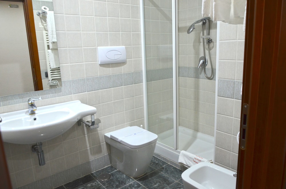 Standard Double or Twin Room photo 3