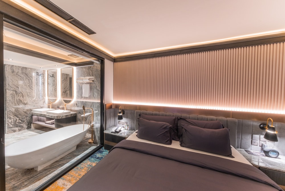 Executive Room - Photo 14