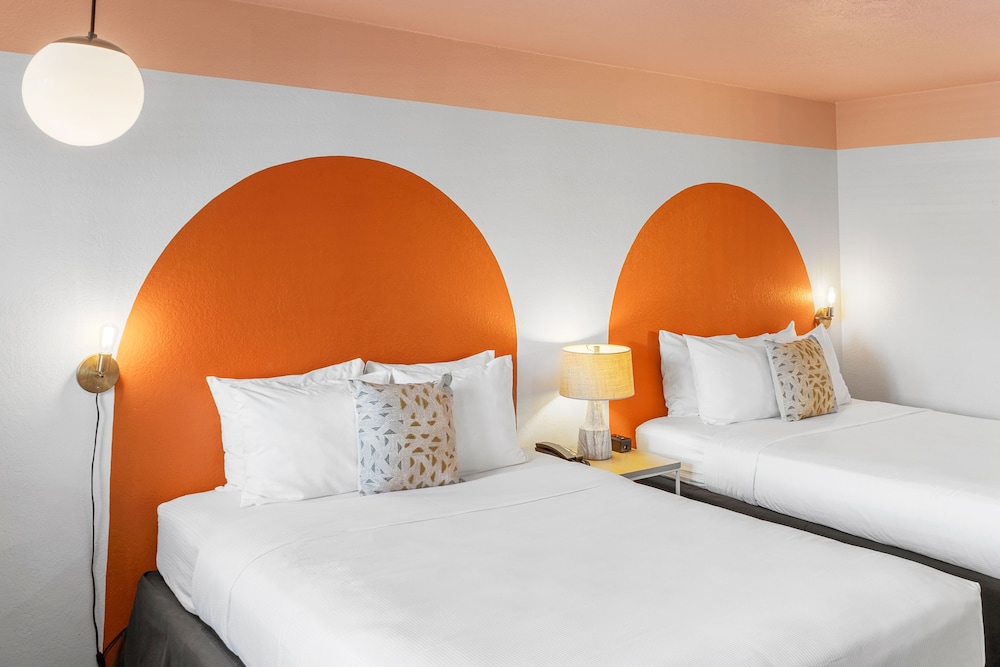 Room, 2 Queen Beds, Kitchenette photo 1