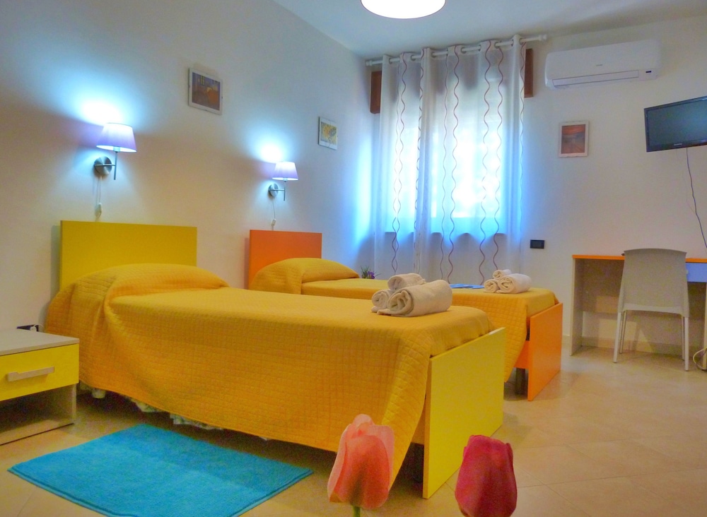Twin Room With External Private Bathroom