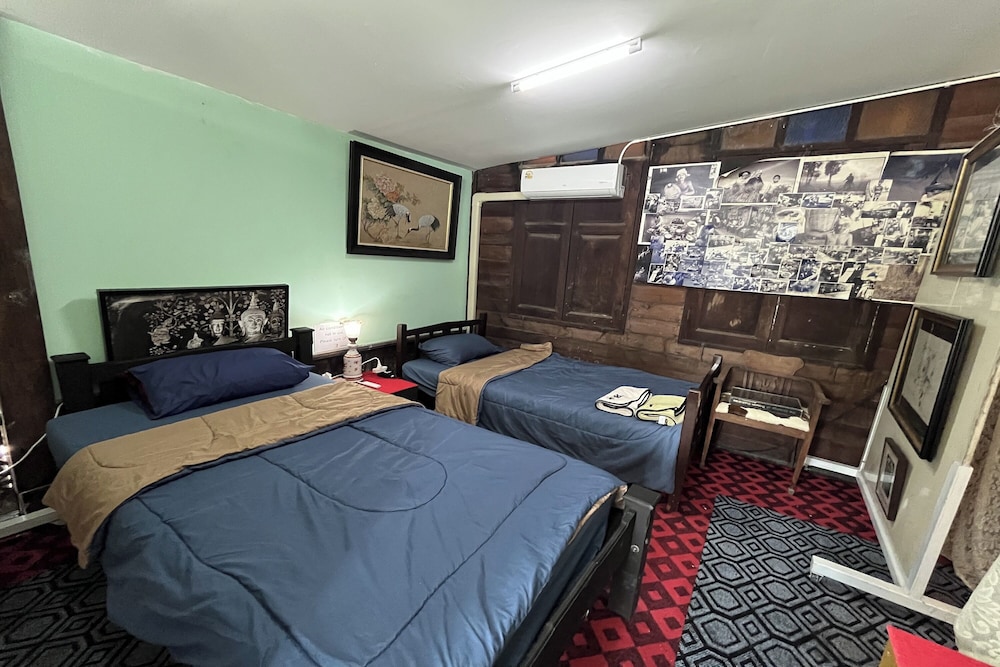 Twin Room, Shared Bathroom photo 1
