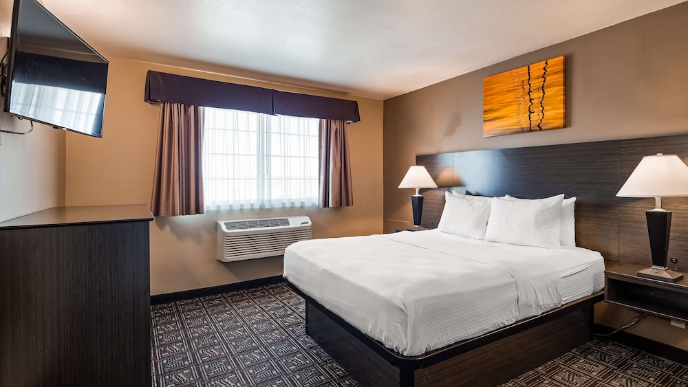 Family Suite, Multiple Beds, Non Smoking (No Pets In Room Type)