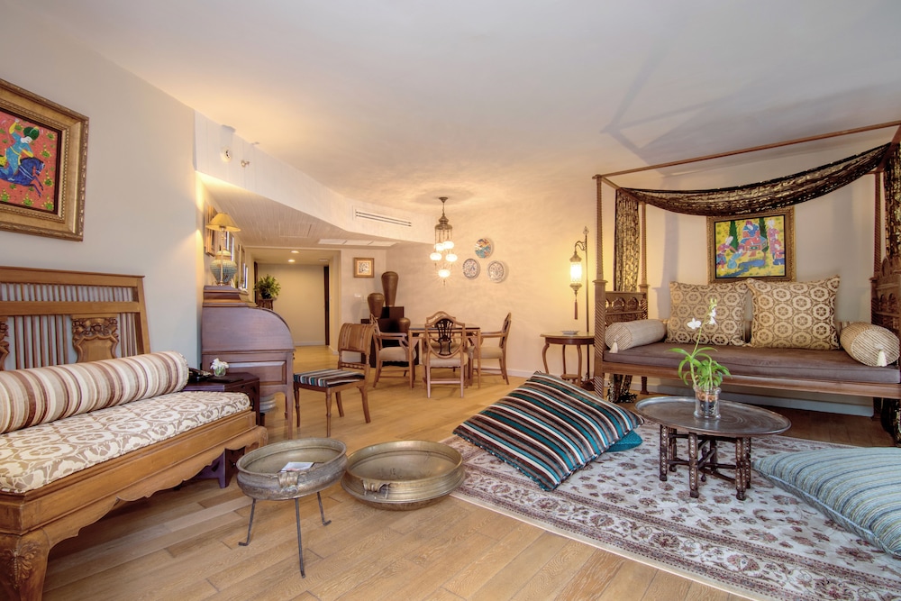 Executive Family Suite - Photo 7