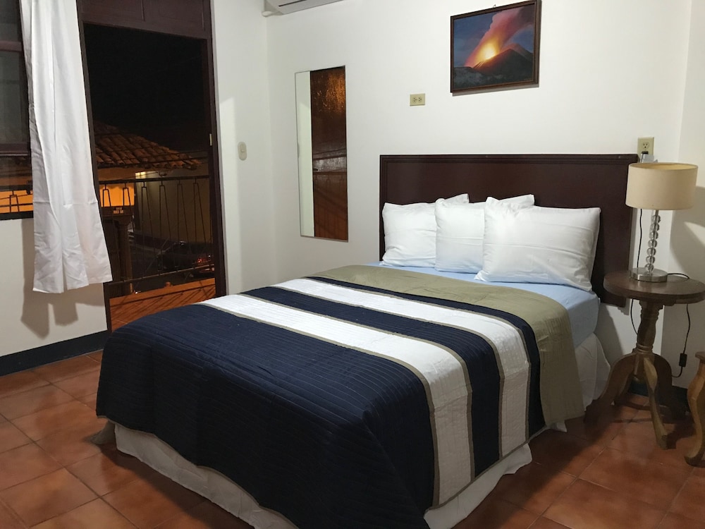 Double Room, 1 Queen Bed photo 1
