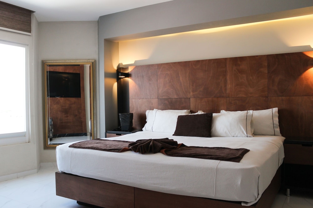 Executive Room, 1 King Bed, City View - Photo 13