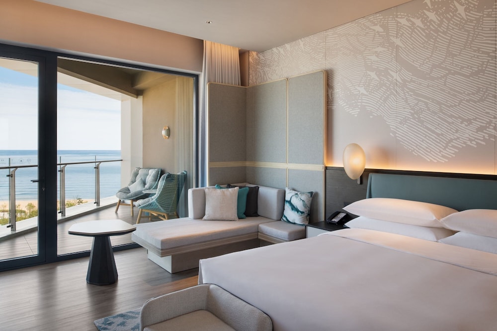 Suite, 1 King Bed, Balcony photo 2