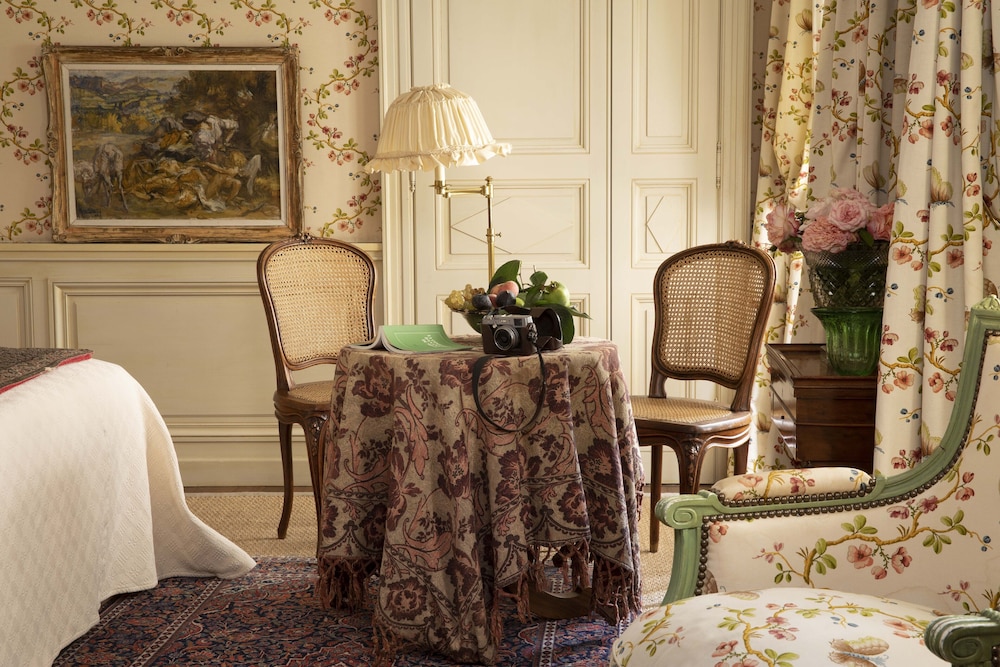 Large Deluxe Room - Photo 6