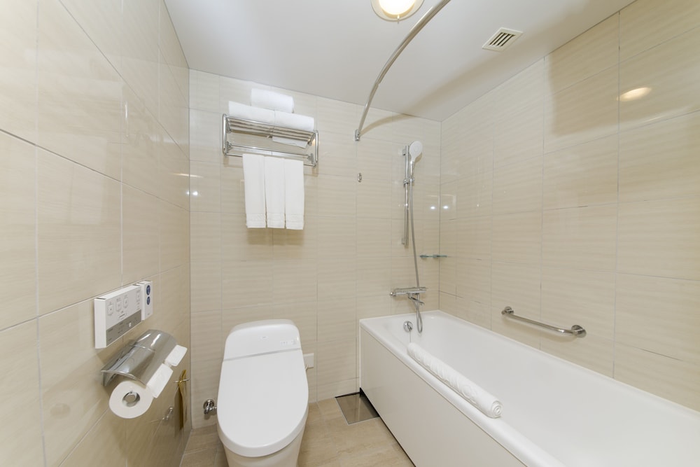 Superior Twin Coast View, Government Rate Plan- Id Required - Photo 5