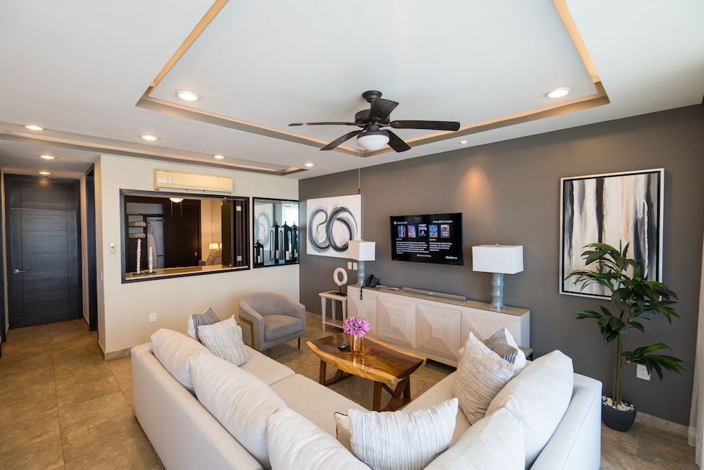 2 Bed Partial Ocean View Suite photo 2
