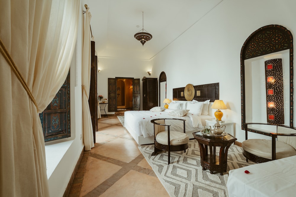 Panoramic Suite, 1 King Bed, Courtyard View