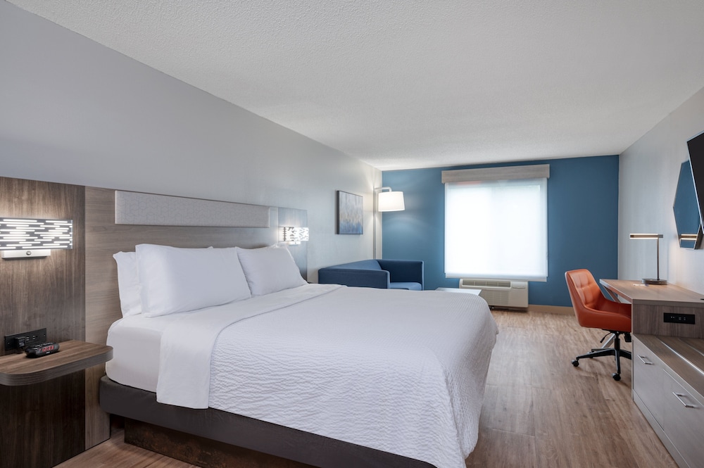 Suite, 1 King Bed (Living Area) - Photo 1