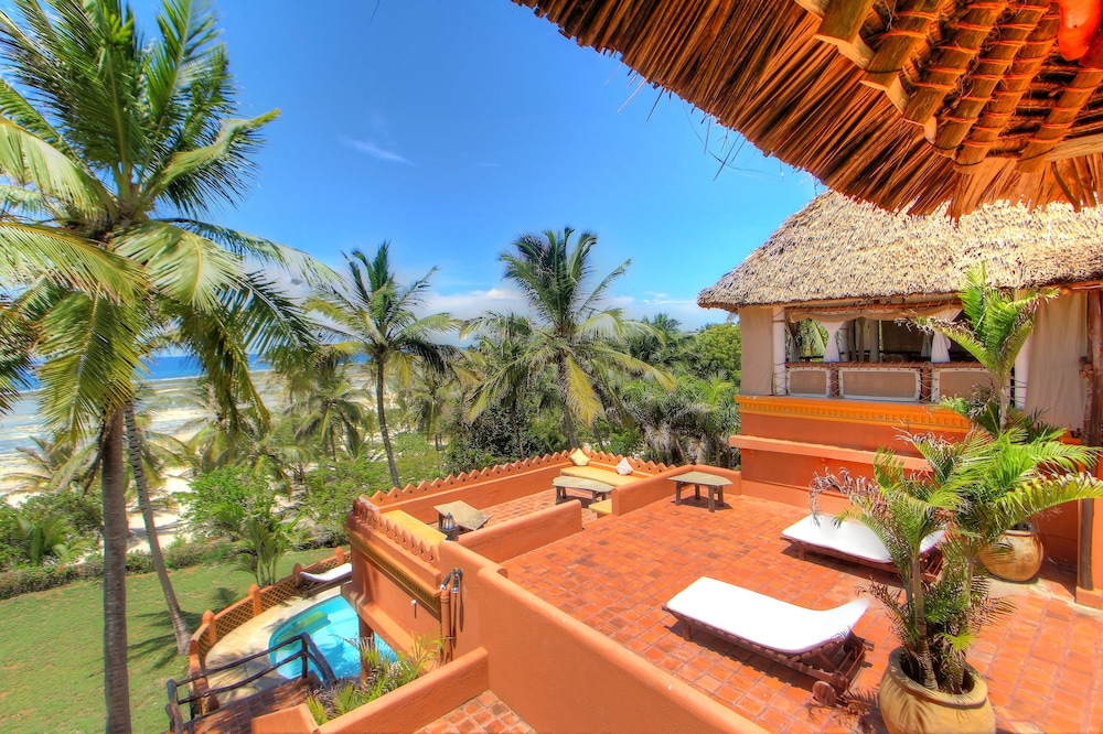 Naked Africa Penthouse photo 2