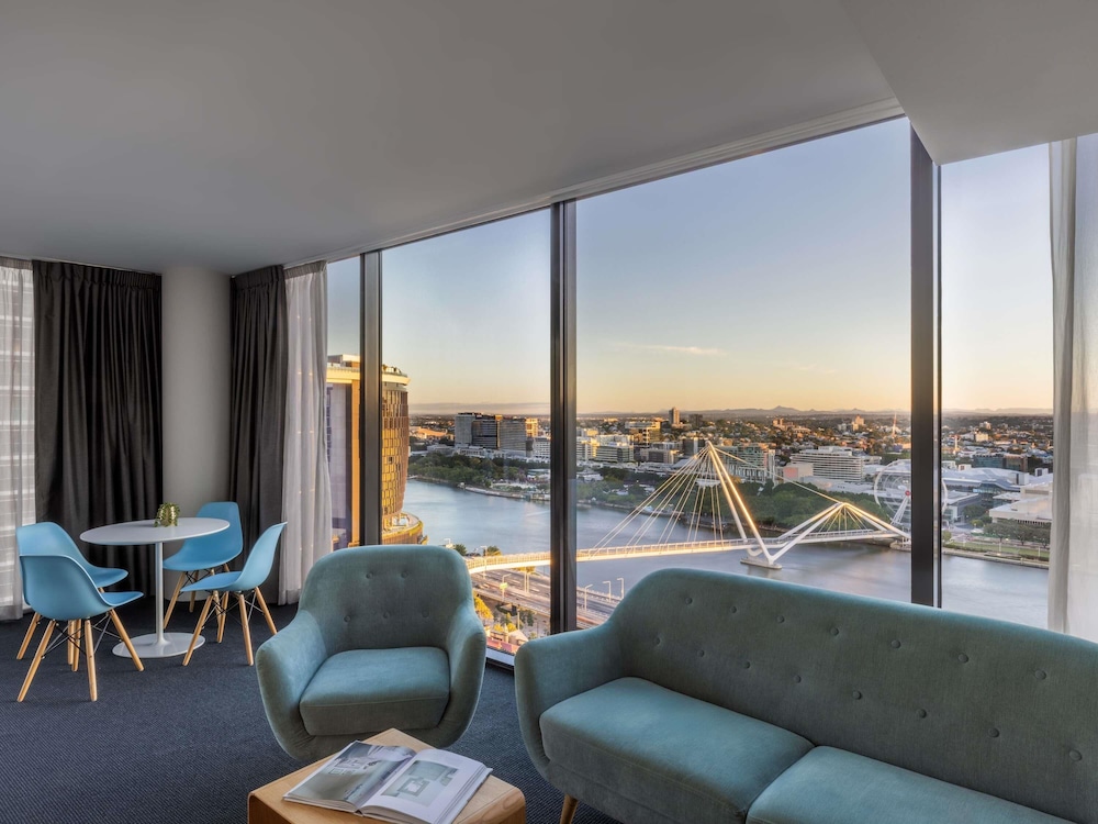 Executive Suite, 1 King Bed thumbnail 5