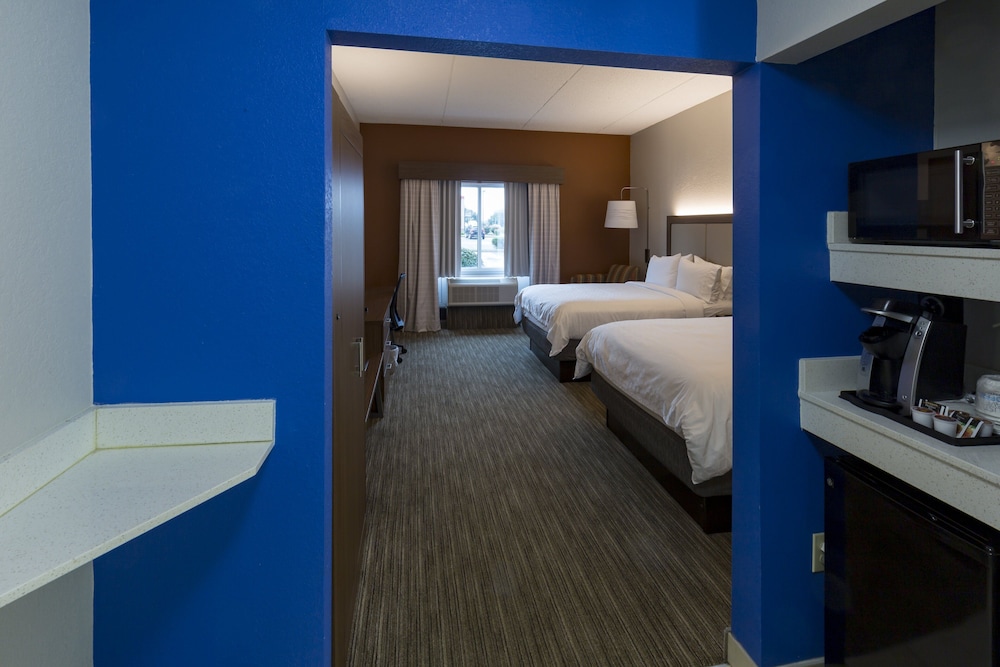 Suite, 2 Double Beds, Accessible (Mobility) - Photo 2