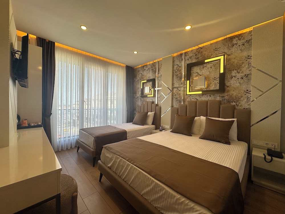Deluxe Triple Room