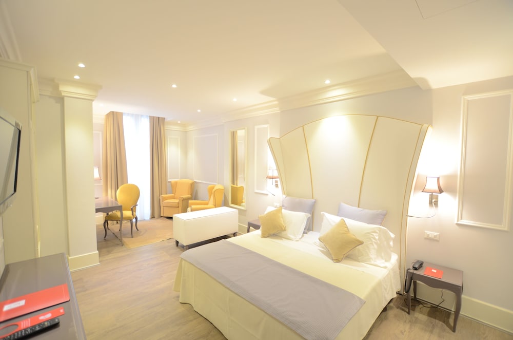 Deluxe Double Room Single Use photo 3