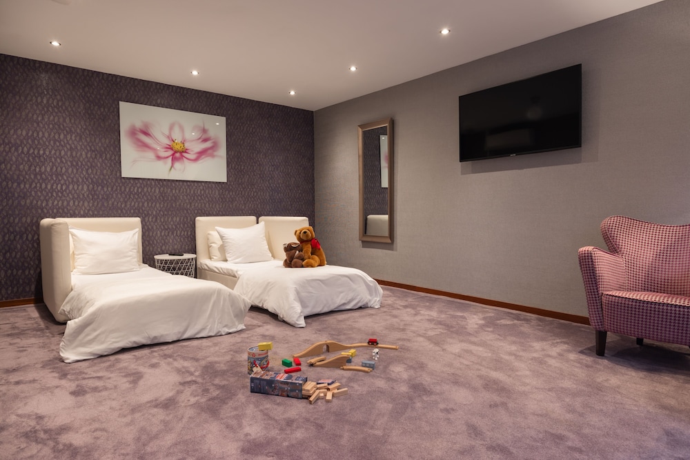 Family Room - Photo 7