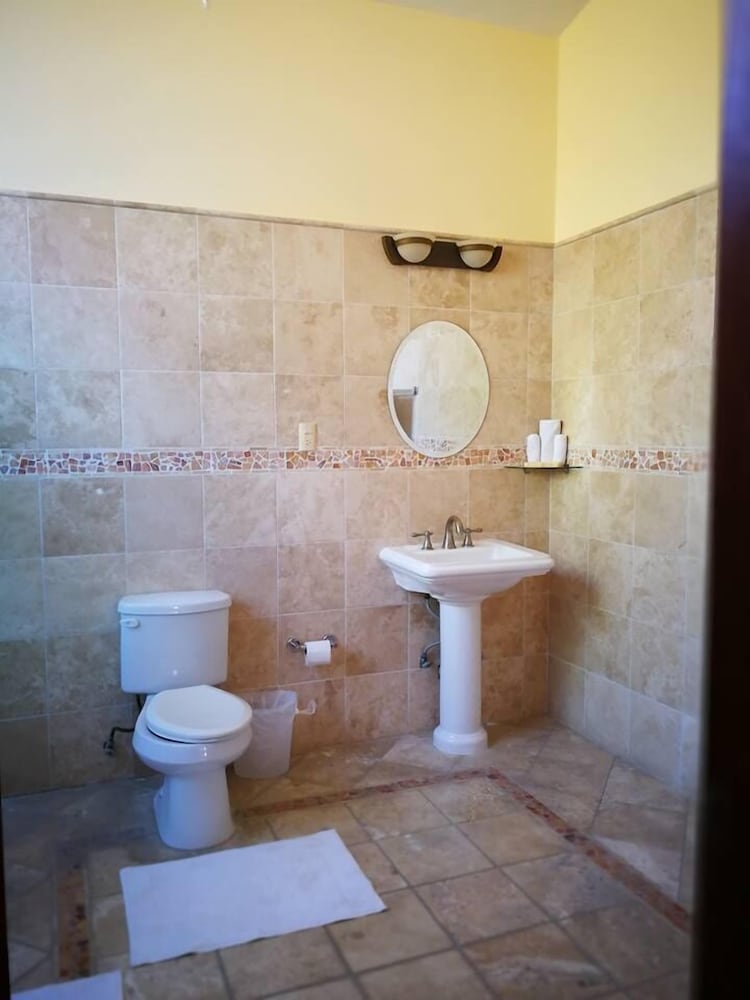 Standard Room, 2 Queen Beds, Refrigerator, Courtyard View photo 3