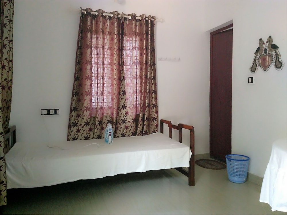 Basic Double Room photo 2