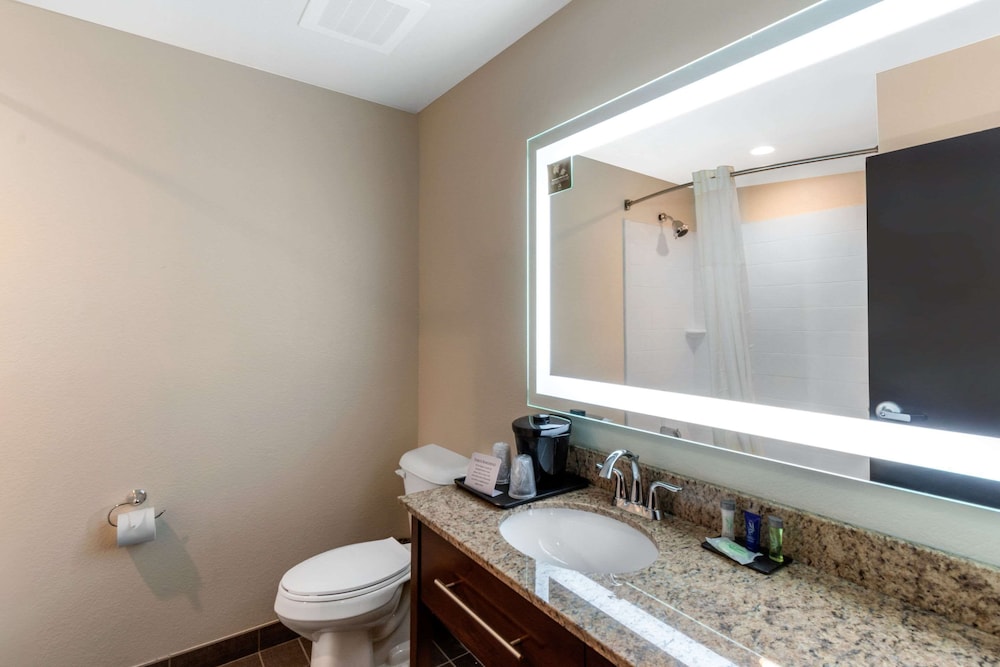 Suite, 2 Queen Beds, Non Smoking (Larger Unit)