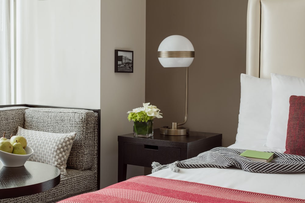 Room, 1 King Bed (Kenmore) - Photo 3