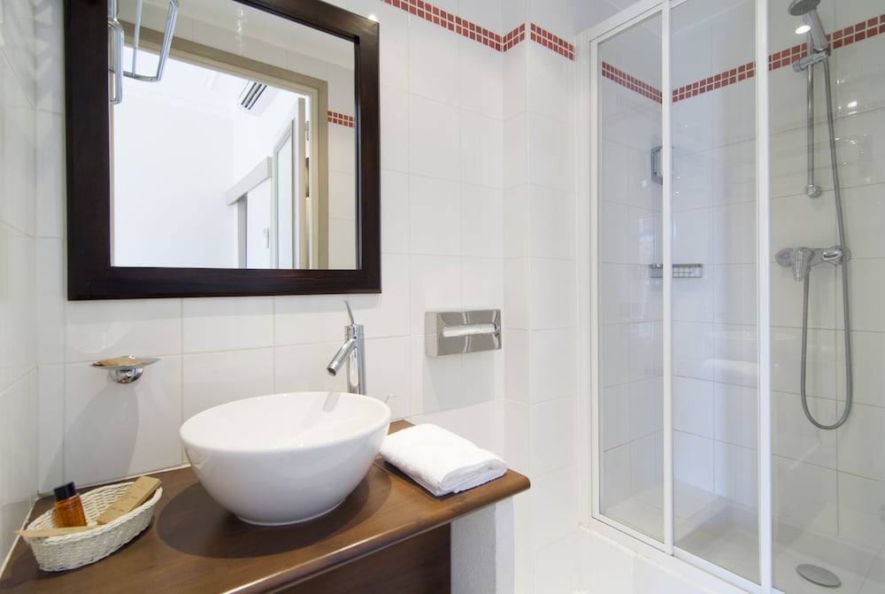 Quadruple Room - Photo 7