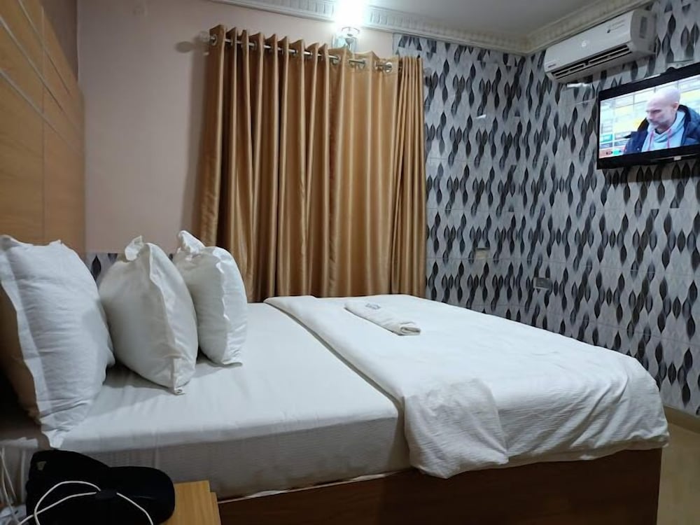Deluxe Room, Balcony, City View photo 3