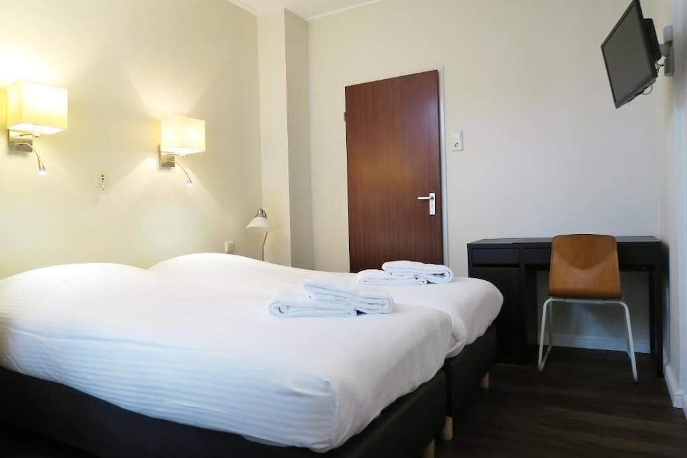 Basic Double or Twin Room photo 2