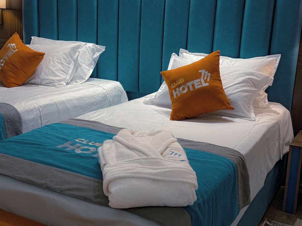 Deluxe Room, Multiple Beds, Courtyard View