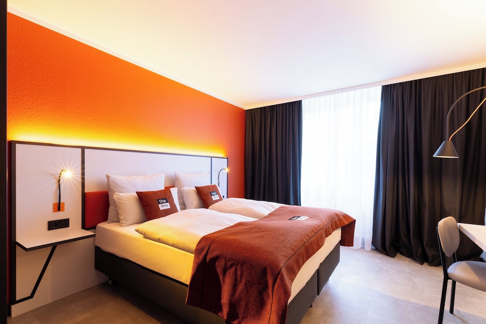Standard Room, 1 Queen Bed, Accessible - Photo 3