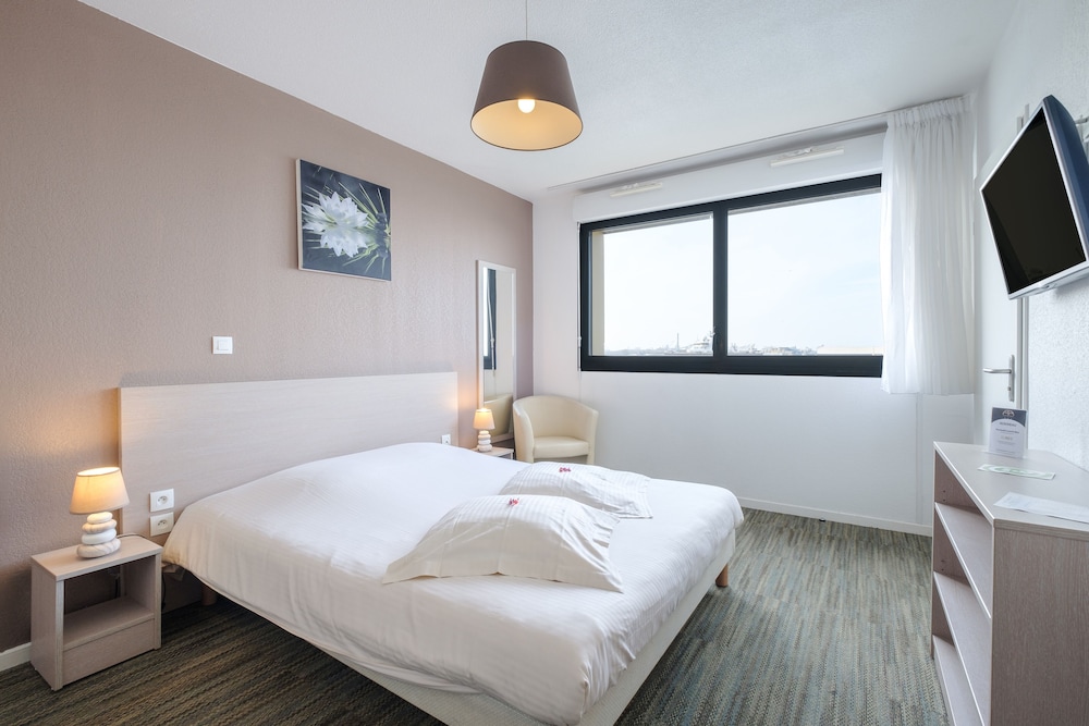 Standard Studio, 1 Queen Bed - Photo 1
