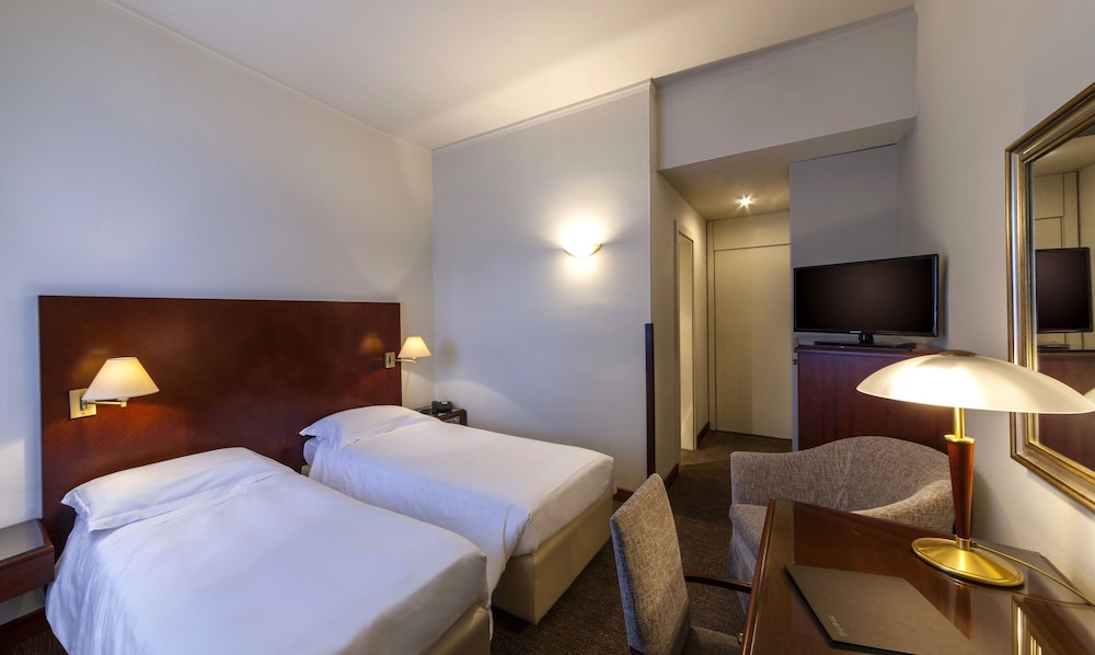 Economy Twin Room photo 3