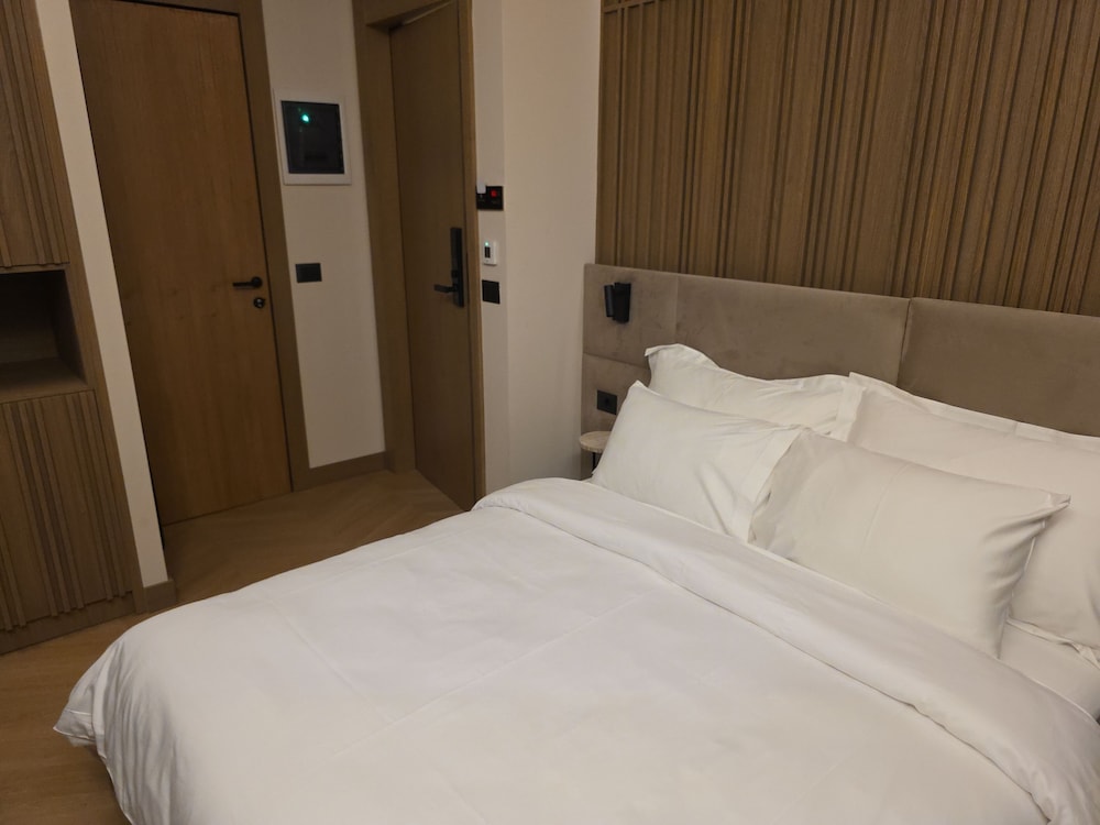 Economy Room