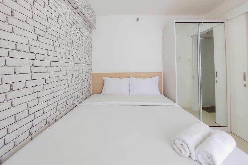Room - Photo 15