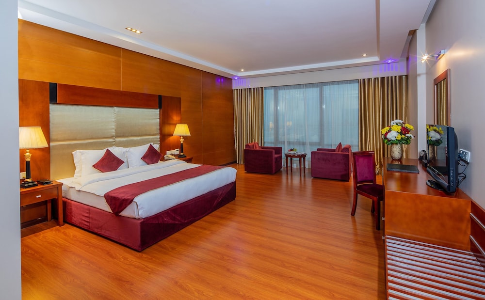 Premier Suite, 1 King Bed photo 3