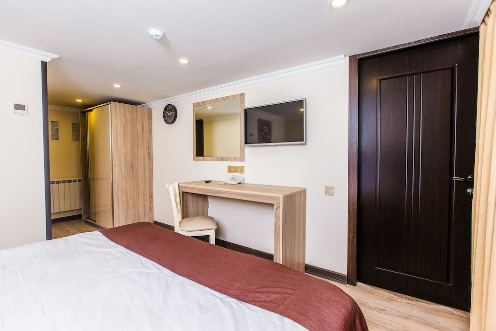 Budget Double Room photo 3