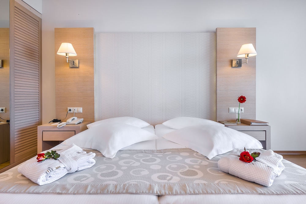 Double Room with Sea View - Photo 6