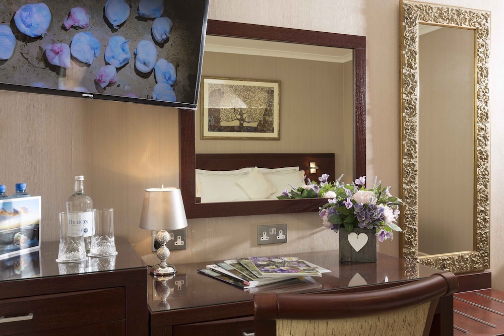 Family Room - Photo 6