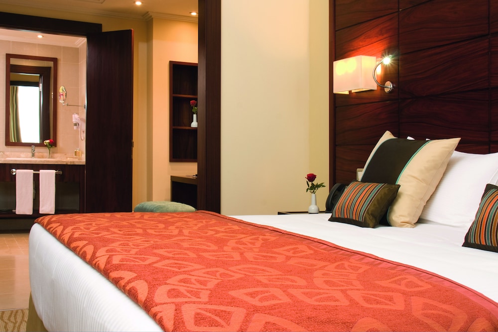 Deluxe Suite, 1 King Bed - Photo 7
