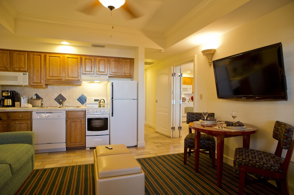 1 Bedroom 1 King Suite