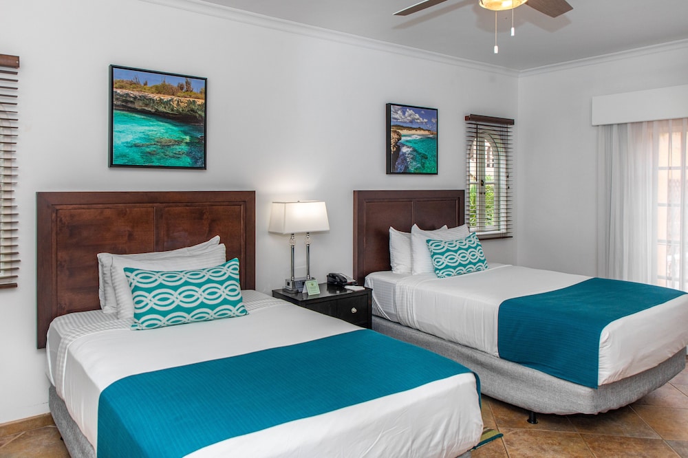 Courtyard View Room (2 Double Beds)